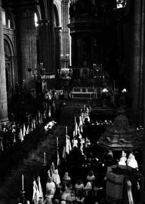 Feligreses durante una ceremonia religiosa en la Catedral Metropolitana