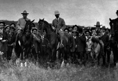 Francisco I Madero y Adolfo de la Huerta montando a caballo