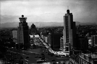 Monumento ecuestre de Carlos IV, edificio de la Lotería Nacional y monumento a la Revolución, vista general