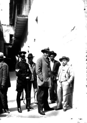 Alberto Gallegos con policías y miembros del MInisterio Público
