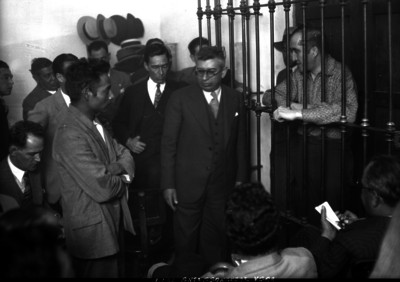 Antonio Fernández interrogando a Alberto Gallegos en un juzgado