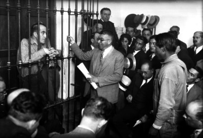 Antonio Fernández interrogando a Alberto Gallegos en un juzgado