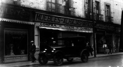 Tienda de "Muebles, Alahajas y Varios", fachada