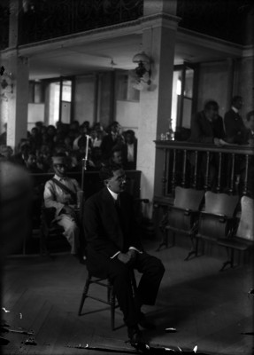 Detenido durante la celebración de un juicio