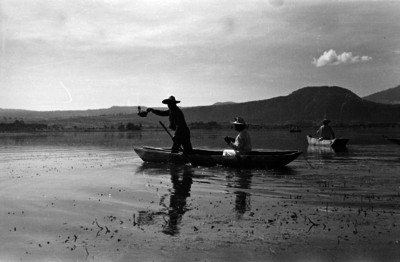 Pescadores de pez blanco en el lago de Pátzcuaro