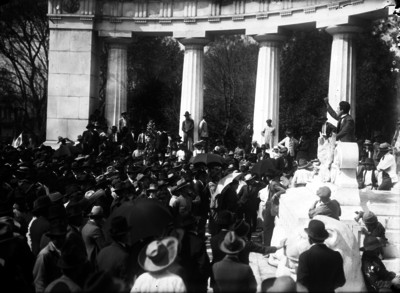 Ceremonia obrero-político en el hemiciclo a Juárez