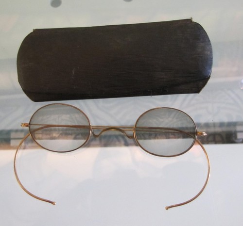 Anteojos con estuche